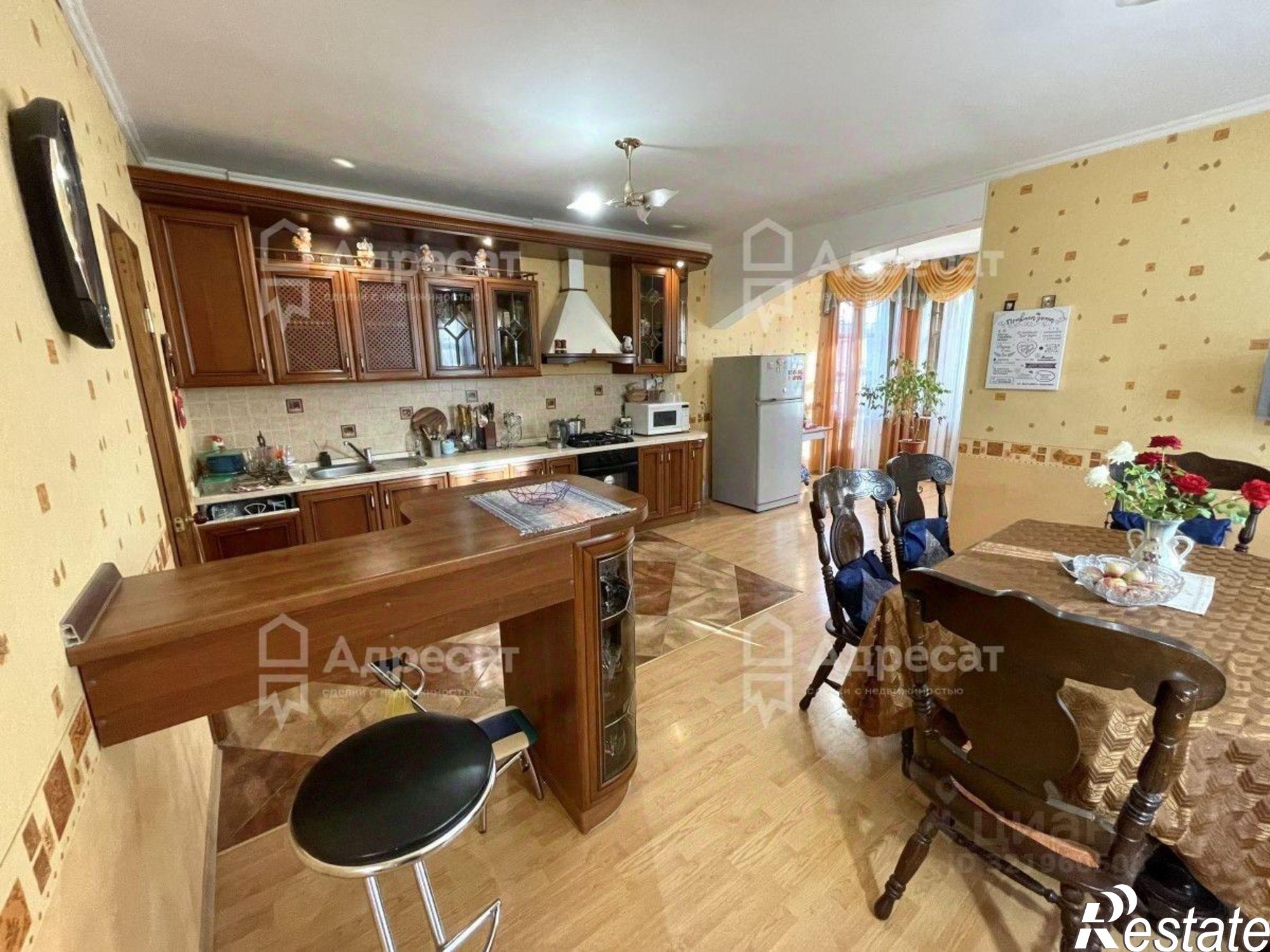 Сдать дачу, дом, коттедж за 150 000 рублей на Центральная улица, 15