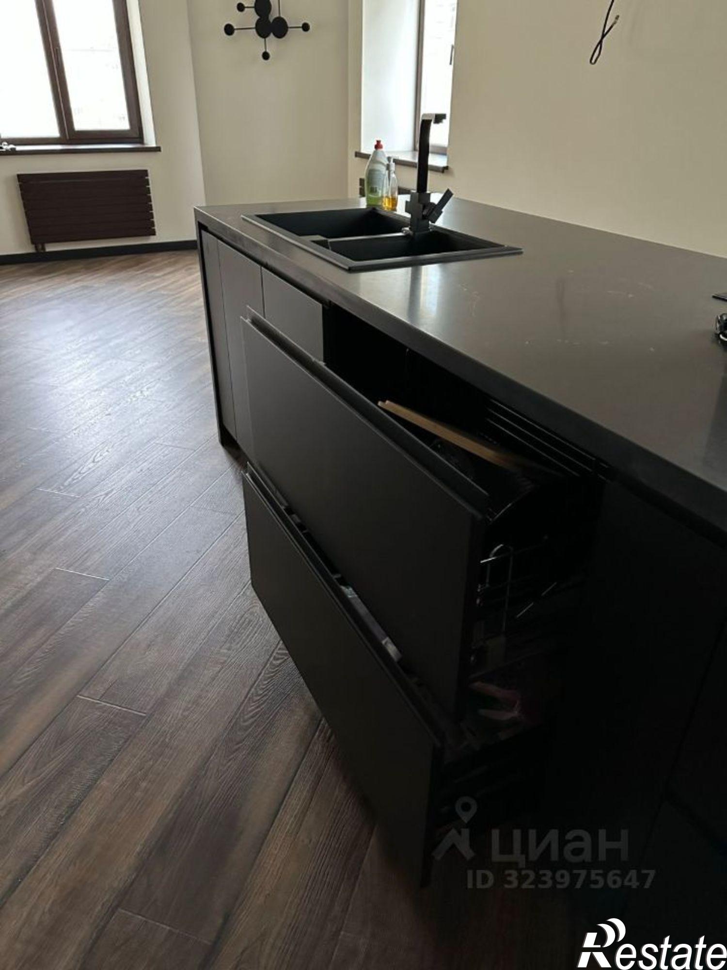 Купить квартиру за 25 000 000 рублей на Шекснинская улица, 62А