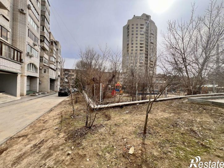 4-комн квартира Пражская, 1