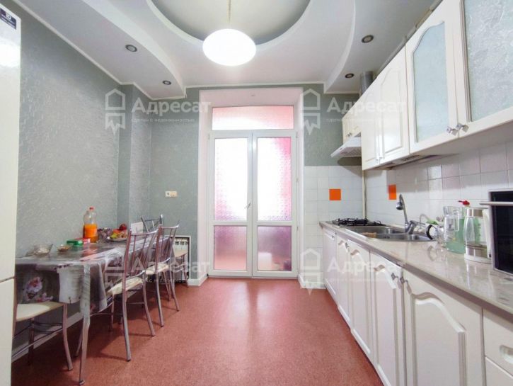 4-комн квартира ул. Дзержинского,  д.15