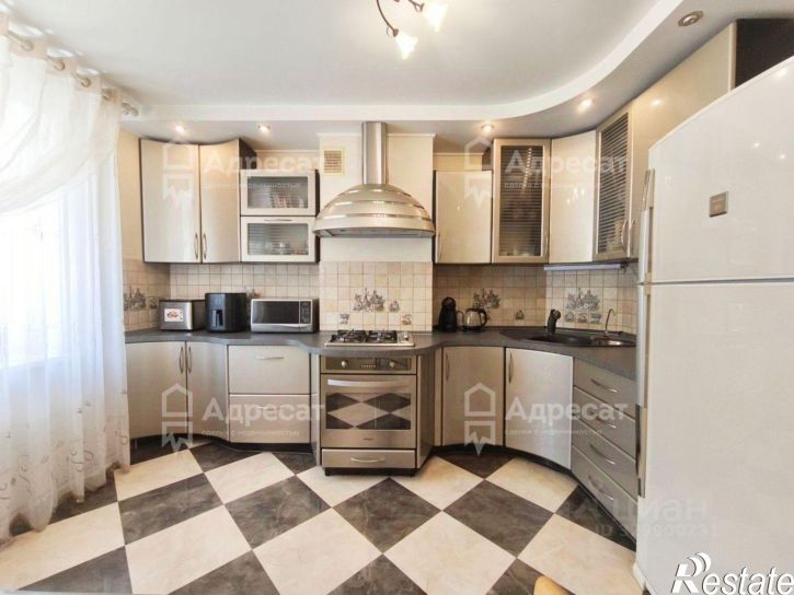 3-комн квартира улица Николая Отрады, 20Б,  д. 20Б