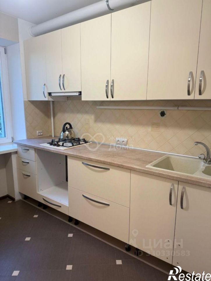 3-комн квартира улица Пархоменко, 27,  д. 27