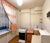 2-комн, 41кв м, этаж 1/5 ул. Землячки,  д.28