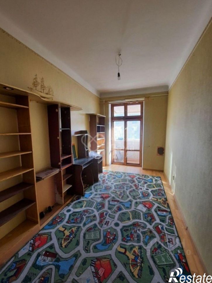 3-комн квартира улица Дзержинского, 8,  д. 8