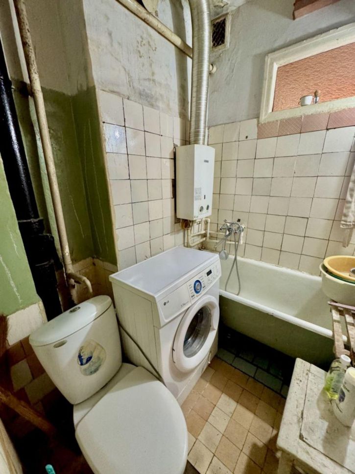 2-комн квартира 64 Армии, 30