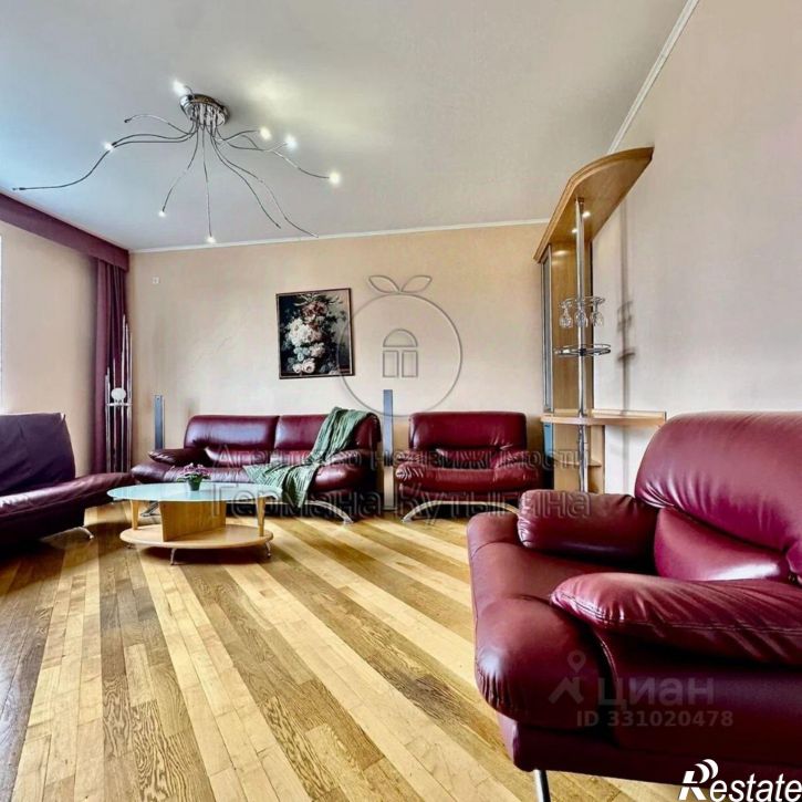 3-комн квартира улица Чуйкова, 37,  д. 37