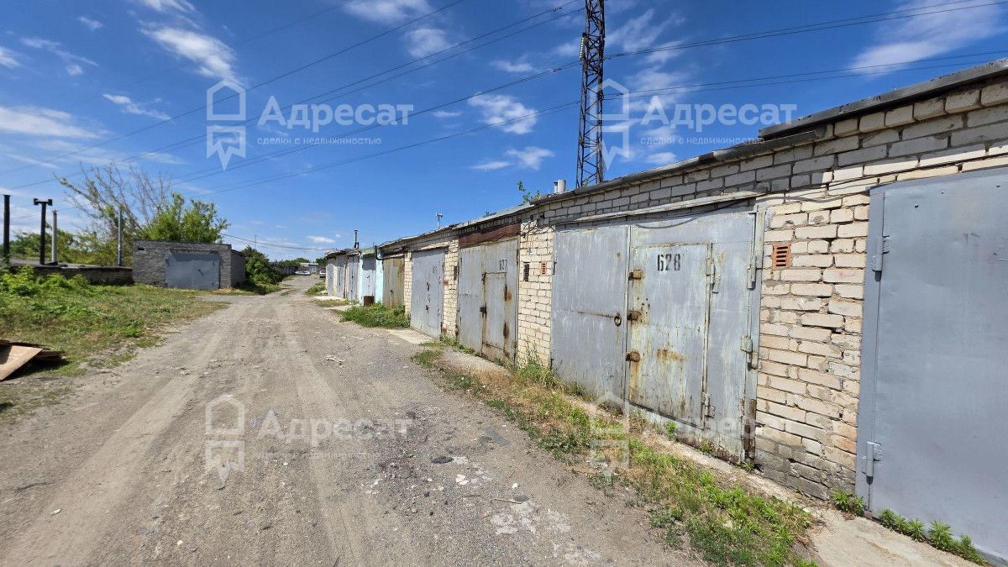 Купить гараж, место в паркинге за 300 000 рублей на ул. Привокзальная