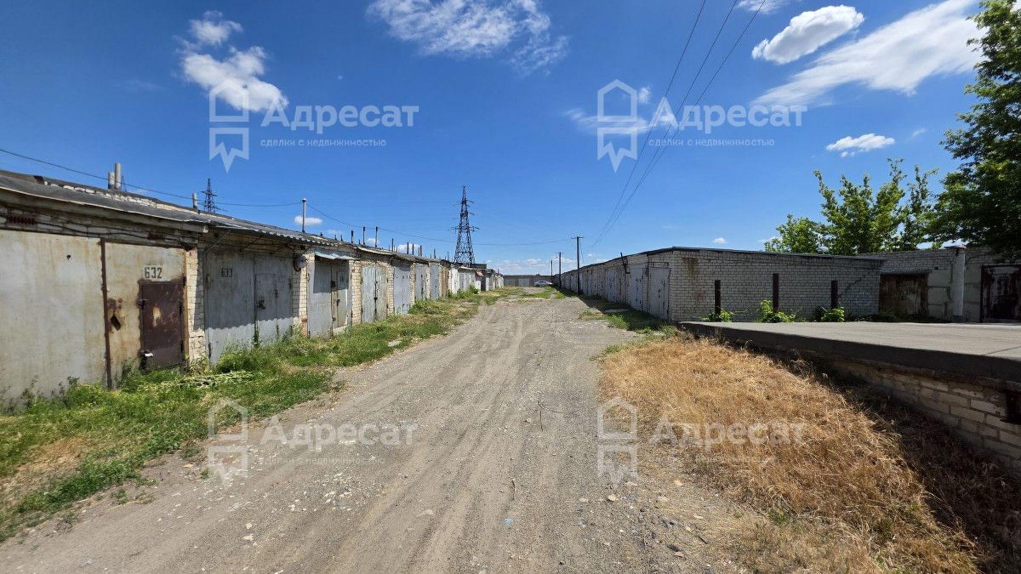 Купить гараж, место в паркинге за 300 000 рублей на ул. Привокзальная
