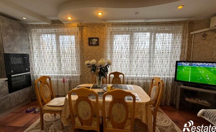4-комн квартира ул Нарвская, 8,  д. 8
