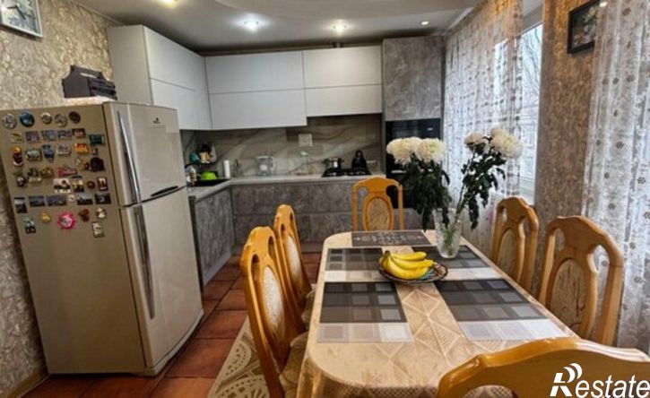 4-комн квартира ул Нарвская, 8,  д. 8