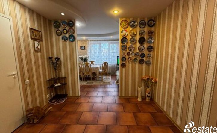 4-комн квартира ул Нарвская, 8,  д. 8