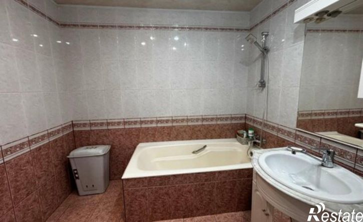 4-комн квартира ул Нарвская, 8,  д. 8