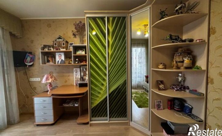 4-комн квартира ул Нарвская, 8,  д. 8