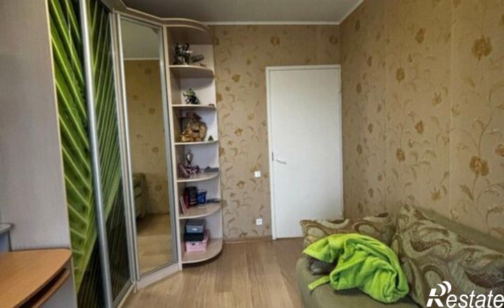 4-комн квартира ул Нарвская, 8,  д. 8