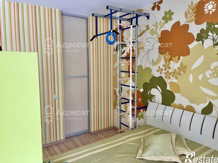 4-комн квартира ул. Новороссийская,  д.11