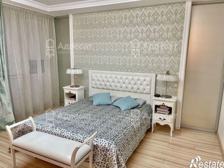 4-комн квартира ул. Новороссийская,  д.11