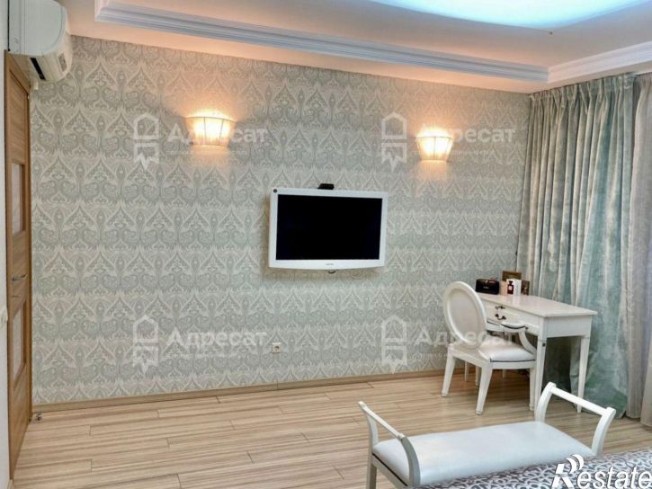 4-комн квартира ул. Новороссийская,  д.11