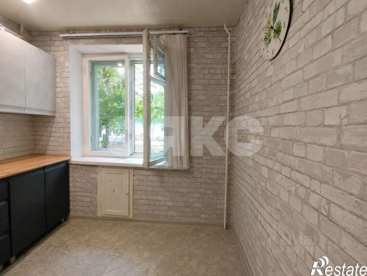 3-комн квартира ул Колпинская, 18,  д. 18
