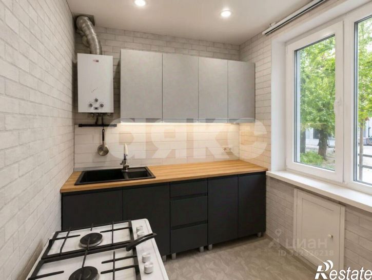 3-комн квартира ул Колпинская, 18,  д. 18