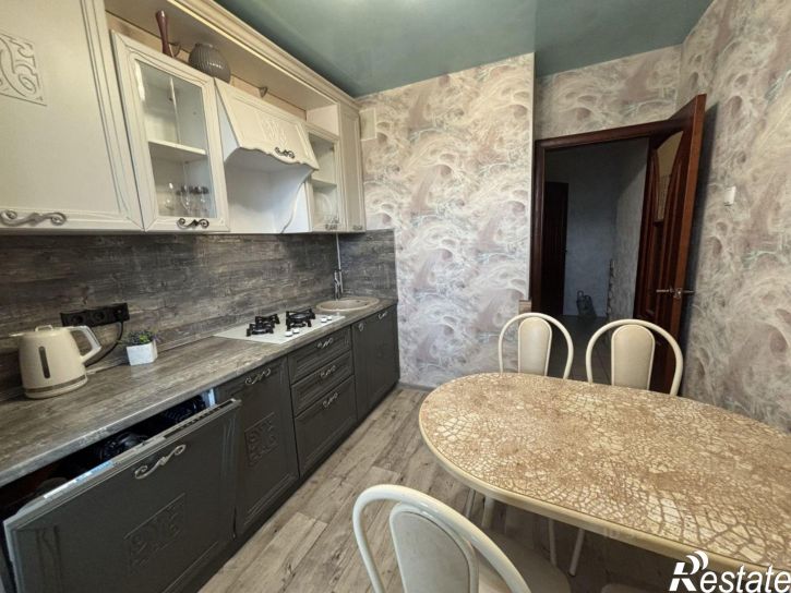 4-комн квартира ул Шекснинская, 8А,  д. 8А