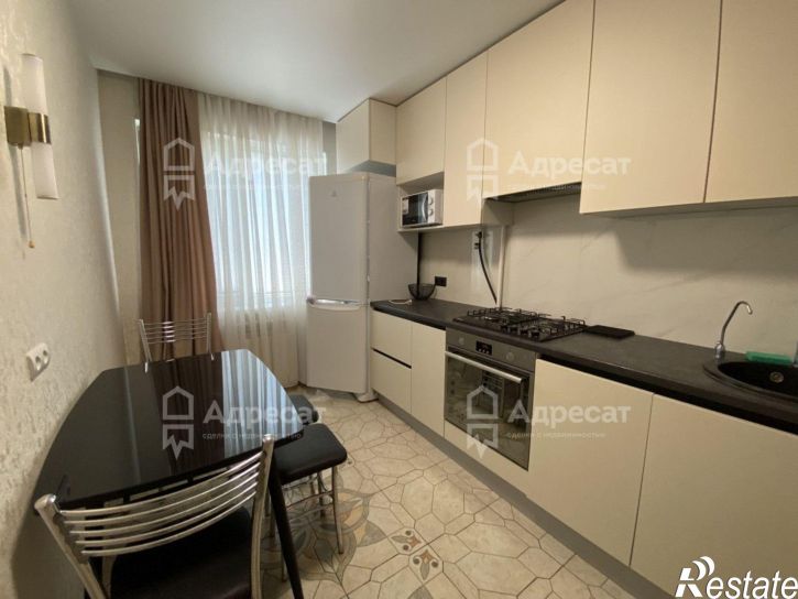 3-комн квартира ул. 8-й Воздушной Армии,  д.19