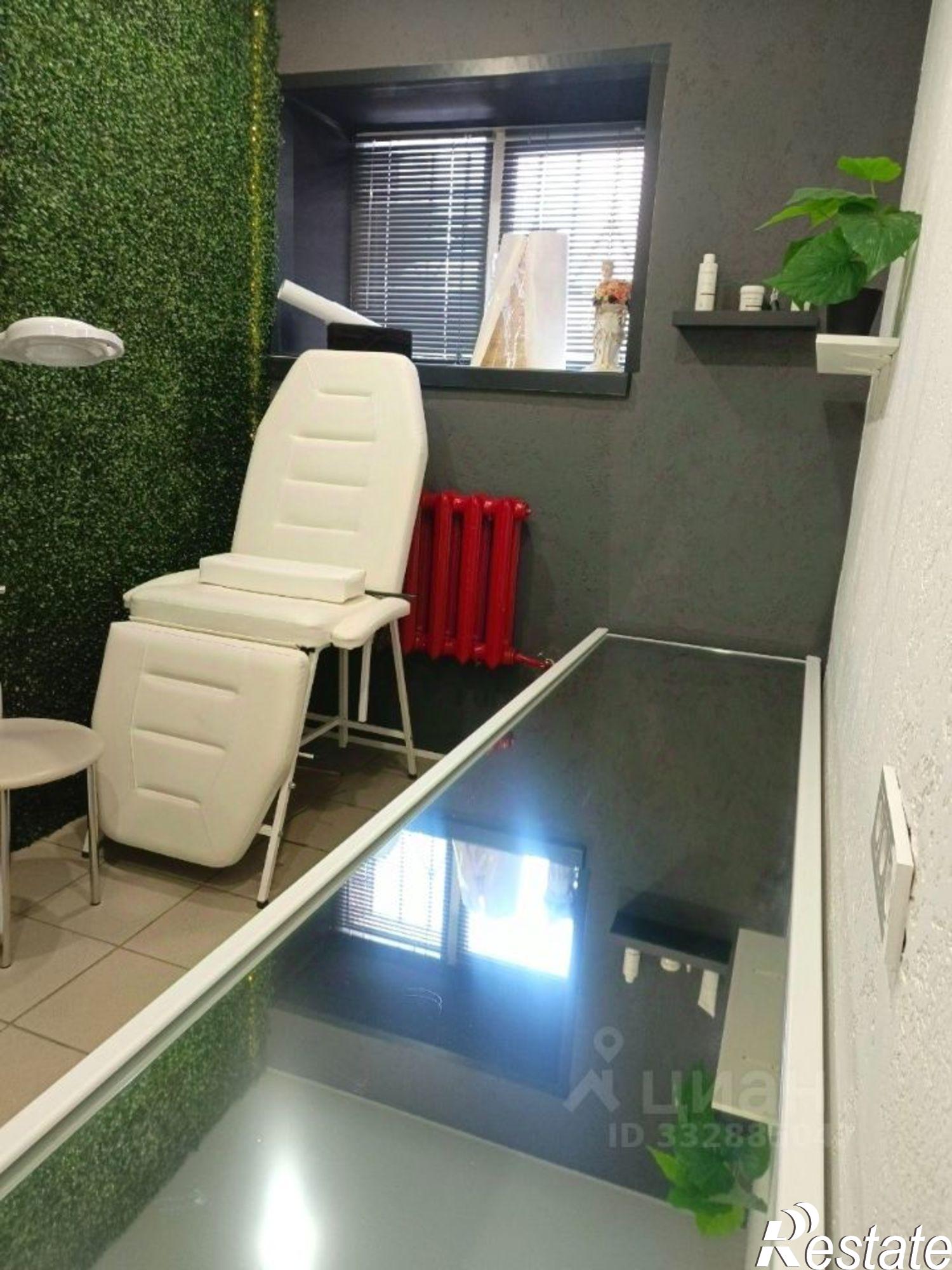 Купить торговое помещение за 5 614 490 рублей на ул им. Глазкова, 23а