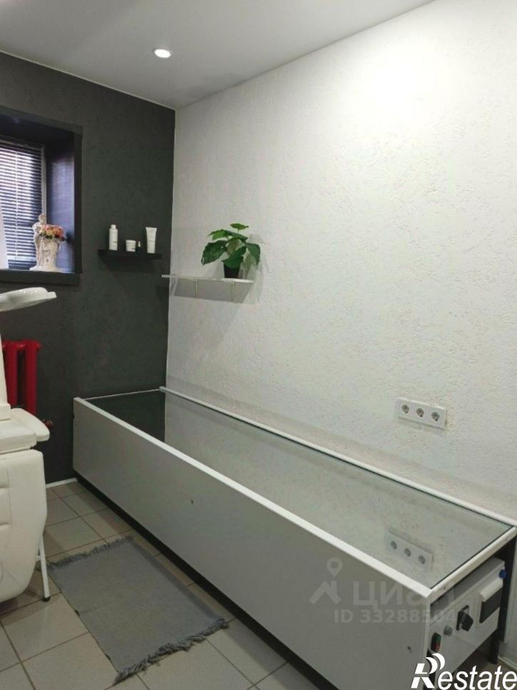 Торговое помещение ул им. Глазкова, 23а,  д. 23а