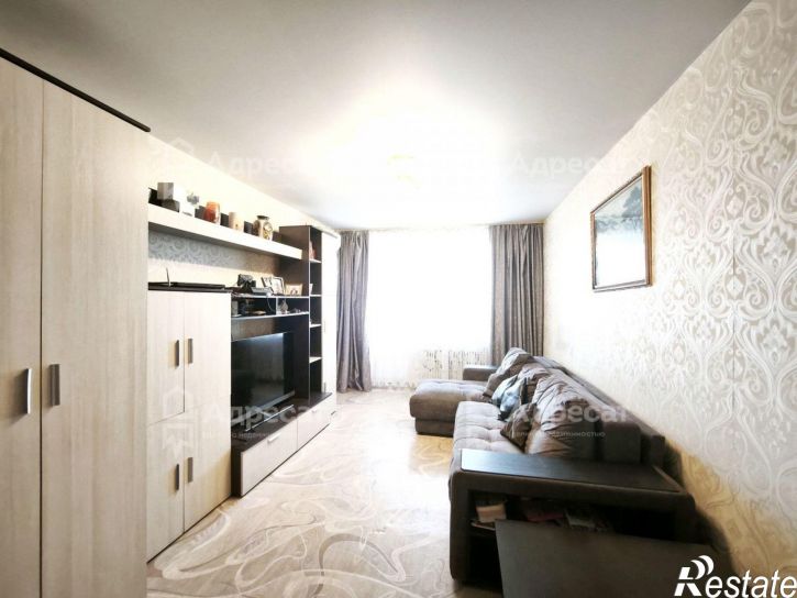 4-комн квартира ул. Землячки,  д.26