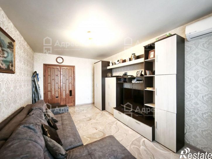 4-комн квартира ул. Землячки,  д.26