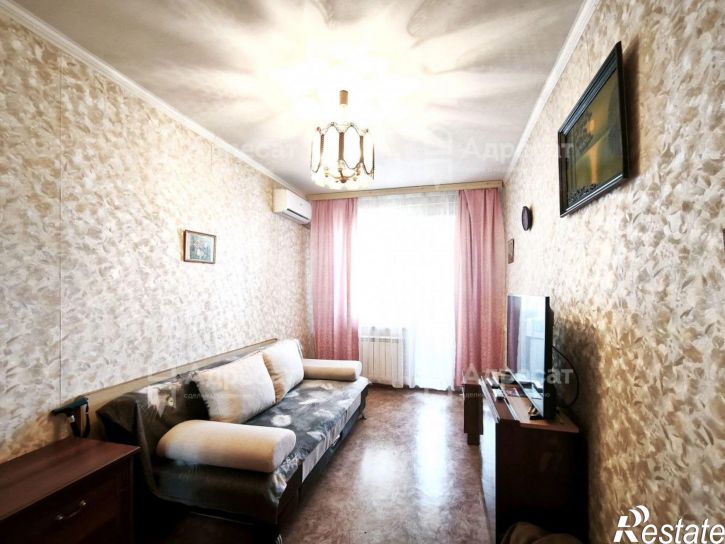 4-комн квартира ул. Землячки,  д.26