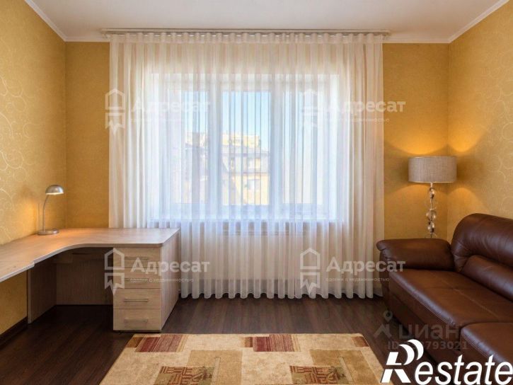4-комн квартира улица Космонавтов, 34,  д. 34