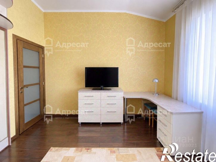 4-комн квартира улица Космонавтов, 34,  д. 34