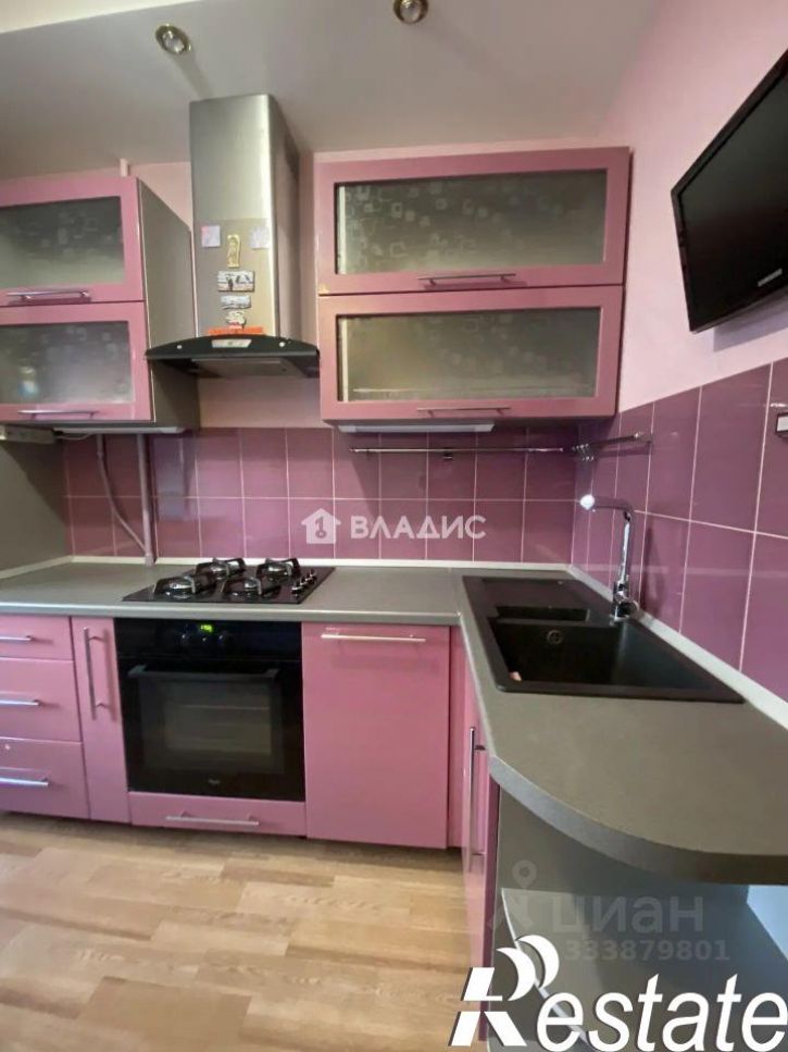 3-комн квартира улица Бажова, 7,  д. 7