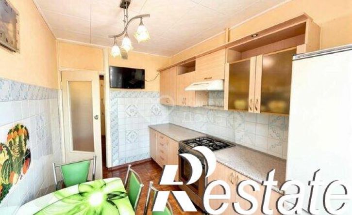 3-комн квартира улица Менжинского, 27,  д. 27