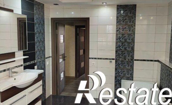 3-комн квартира улица Елисеева, 15А,  д. 15А