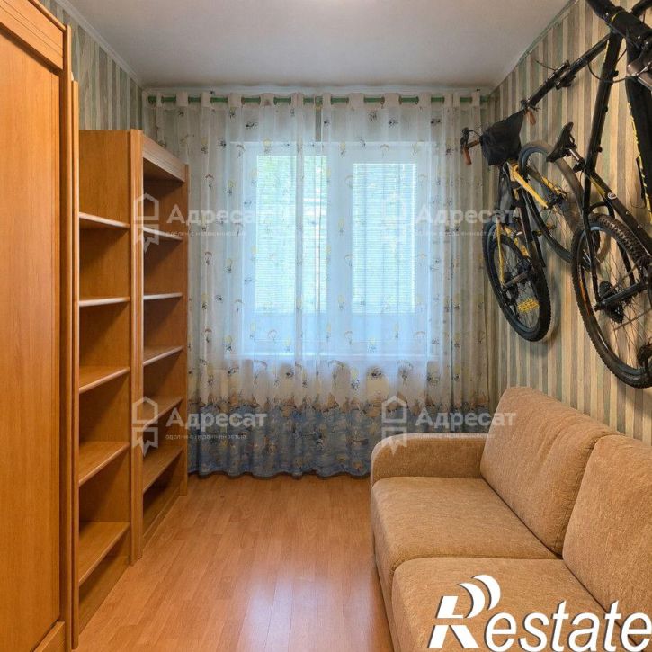4-комн квартира ул. Рихарда Зорге,  д.49